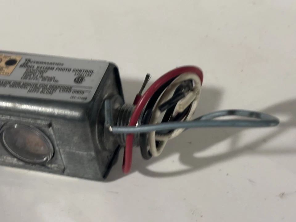 Control fotográfico intermatic modelo K4136M hermético 2000W / 1800VA / 120-277V Foto 2 de 4