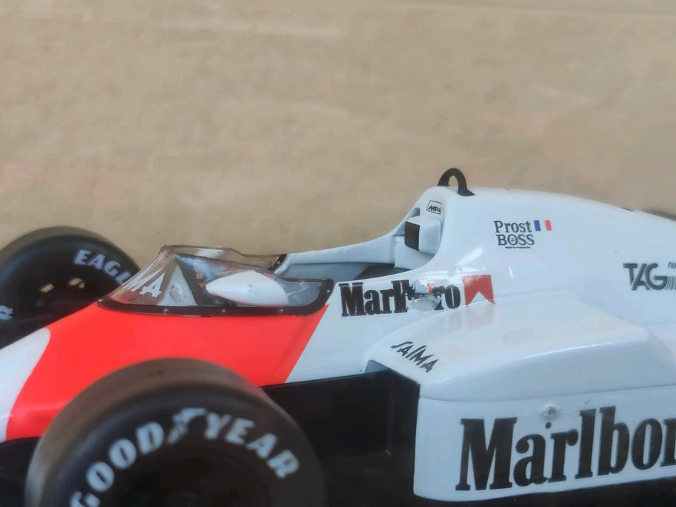 McLaren TAG Turbo MP4/2B 1985 Alain Prost Modellino Formula 1 Die-cast 1:24 - Immagine 3 di 4