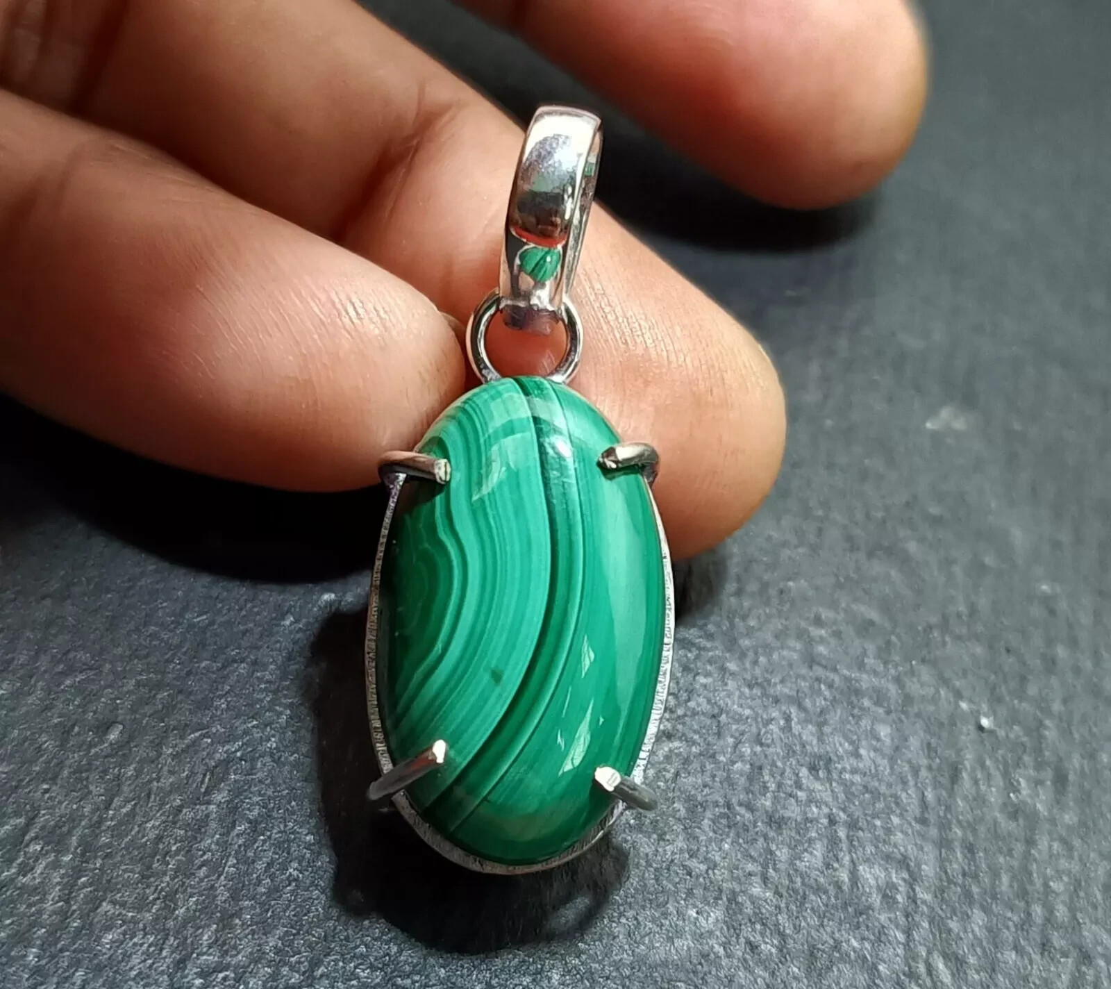 Natural Green Malachite Oval Hand-Made Pendant In Solid Silver Gems For Jewelry
