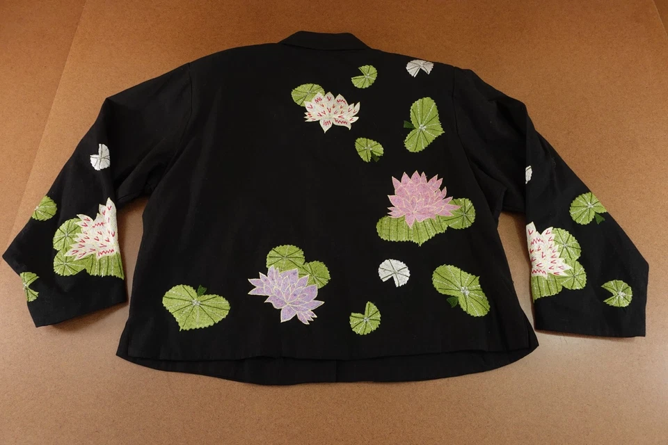 Женская куртка Raviya размер XL черная с вышивкой с подкладкой через плечо на пуговицах спереди - Изображение 3 из 4