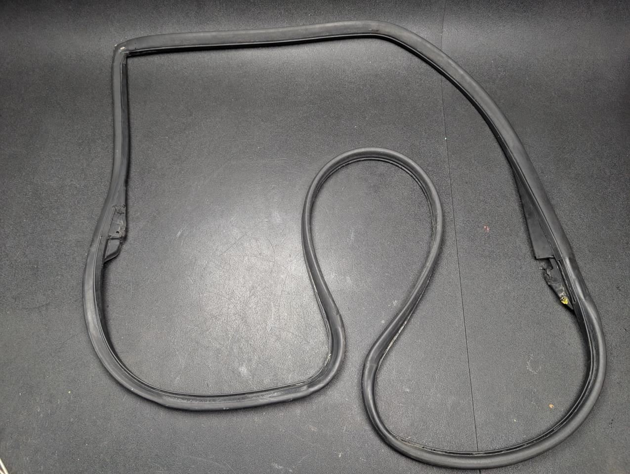 Front Left Door Weatherstrip 1984 Rolls-Royce Silver Spirit 1981 - 1988