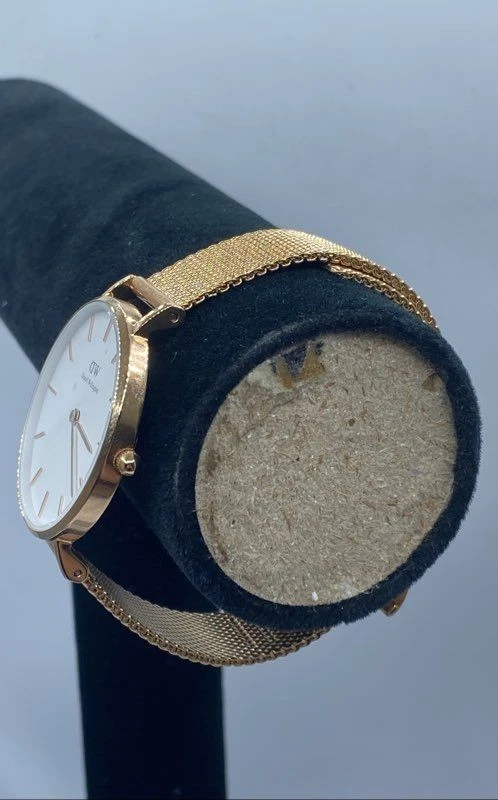 Women's Daniel Wellington 32mm WR30M Quartz Mesh Band Classic S. Steel Watch 43g - Image 3 of 4