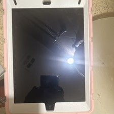 Apple iPad 9.7in 16GB Wi  Fi Touchscreen Tablet Gray w/ Pink Case