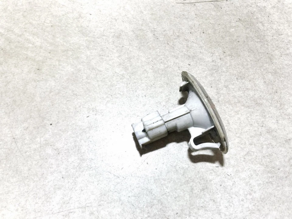 Intermitente lateral (intermitente guardabarros) delantero derecho Mitsubishi Lance DE1055992-41 Foto 2 de 4