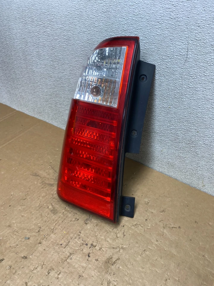 Luz trasera lateral izquierda para conductor Kia Sedona 2007 a 2010 OEM V5803 DW Foto 2 de 4