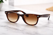 Ray-Ban Wayfarer ORB2140 Tortoise Occhiali da Sole Unisex- Lenti Marrone sfumate
