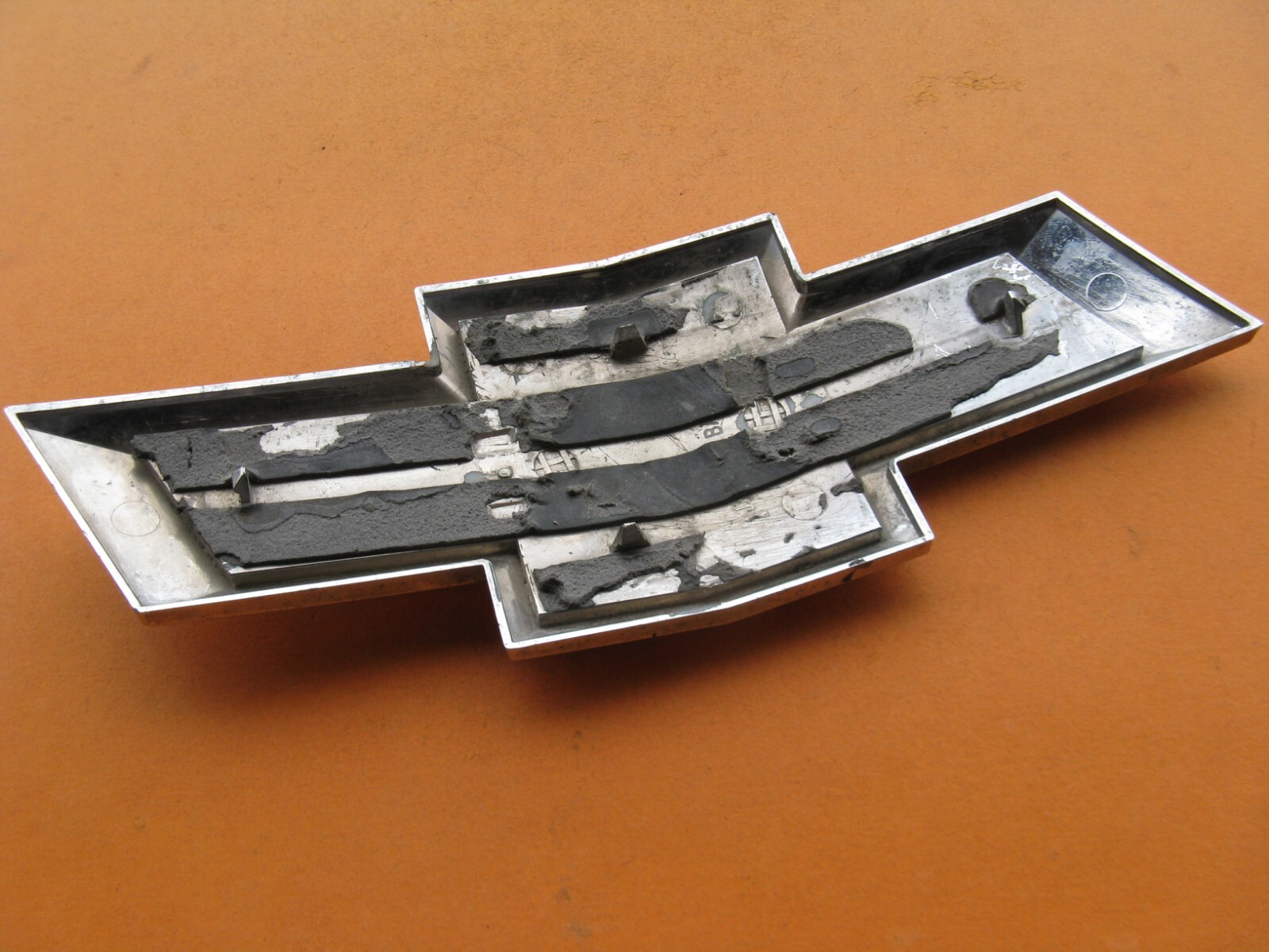 11 12 13 14 CHEVROLET CRUZE FRONT GRILLE BOW TIE EMBLEM LOGO BADGE SIGN A38447