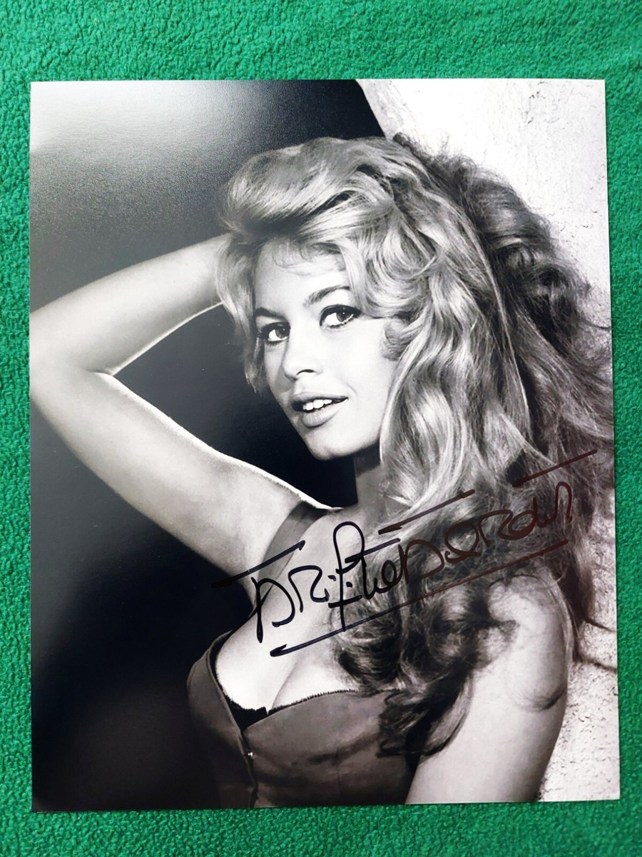 BRIGITTE BARDOT SIGNED 8x10