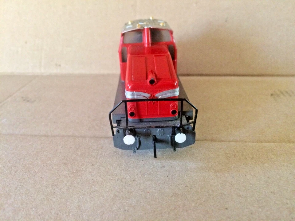 Locotracteur Marklin très . 3 rails, puissantes  avec trois wagons HO - Photo 2/4