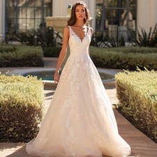 V Neck Wedding Dress Sleeveless Appliques Backless Buttons Tulle Bridal Gown New