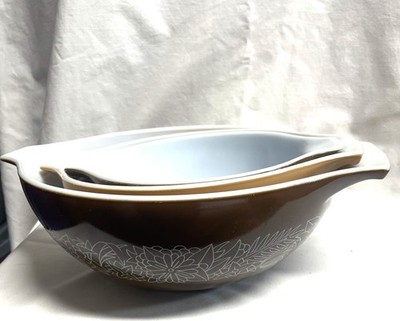Set of 3 Vintage Pyrex Nesting Cinderella Mixing Bowls
