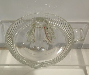 Clear Glass Juicer Oranges Lemons Limes w/ Handle & Spout