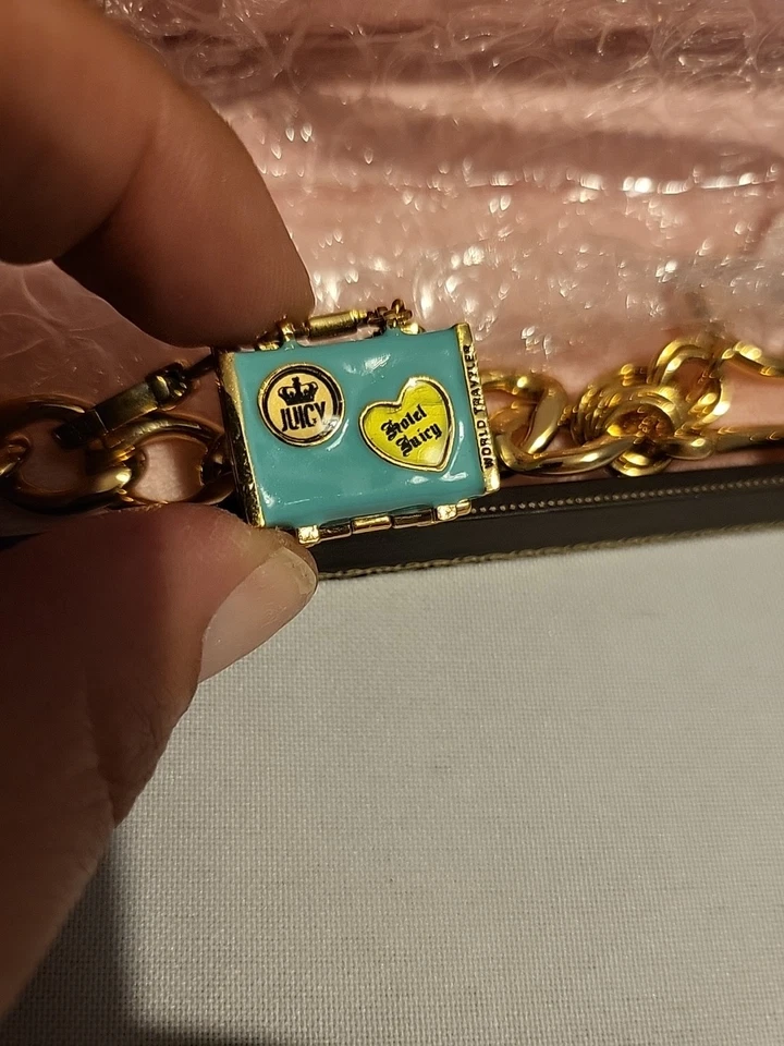 Pulsera Juicy Couture Oro Dije Vintage 1 Dije Viajeros del Mundo con Caja Original Foto 2 de 4