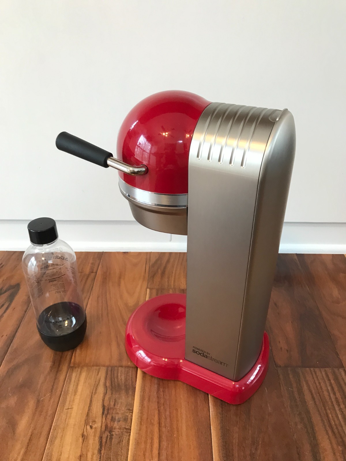 KitchenAid KSS3121ER SodaStream Heavy Duty Sparkling Beverage Maker Red KSS3121