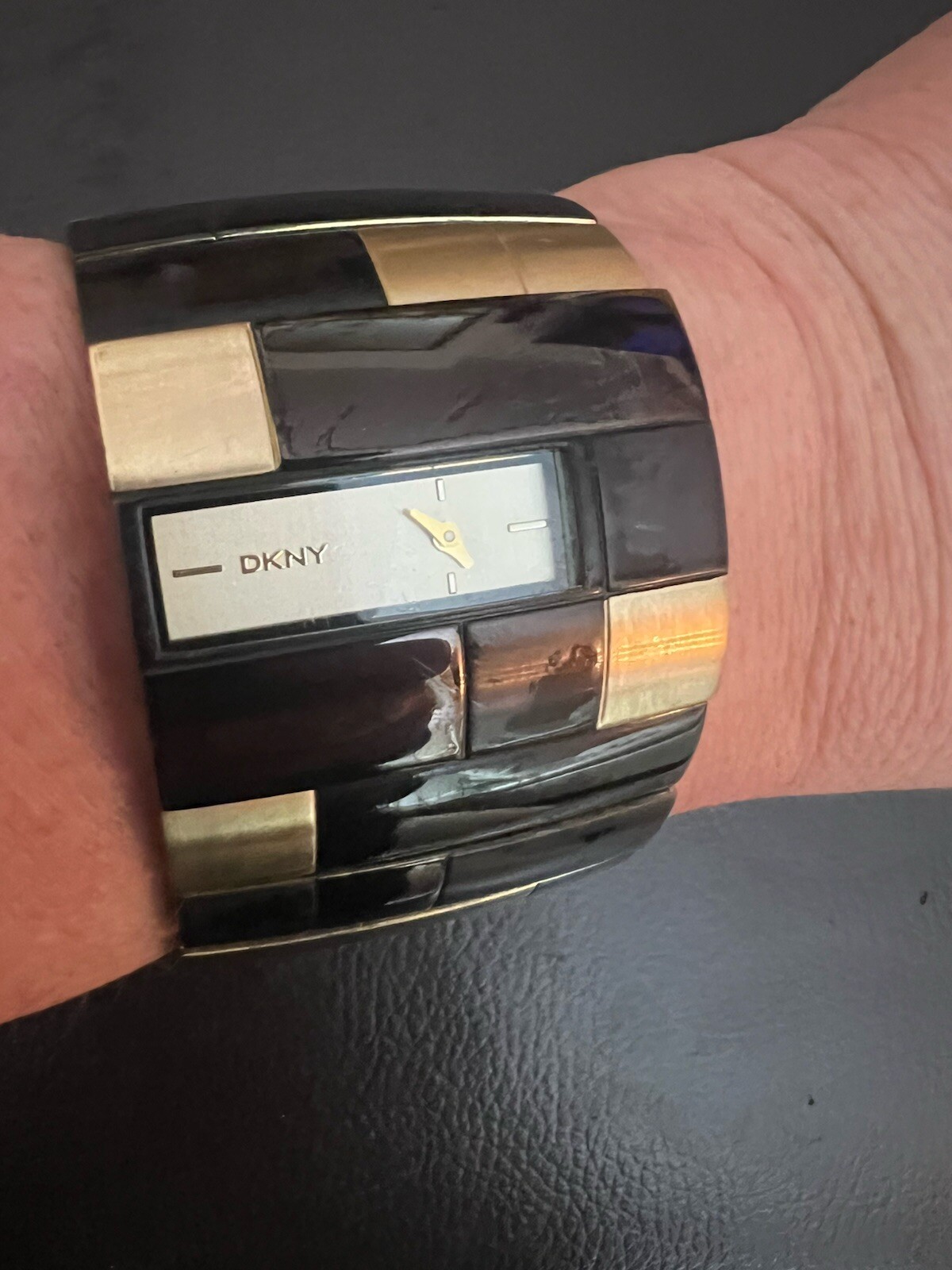 Fine DKNY Checkered  Wristwatch Metal Strap