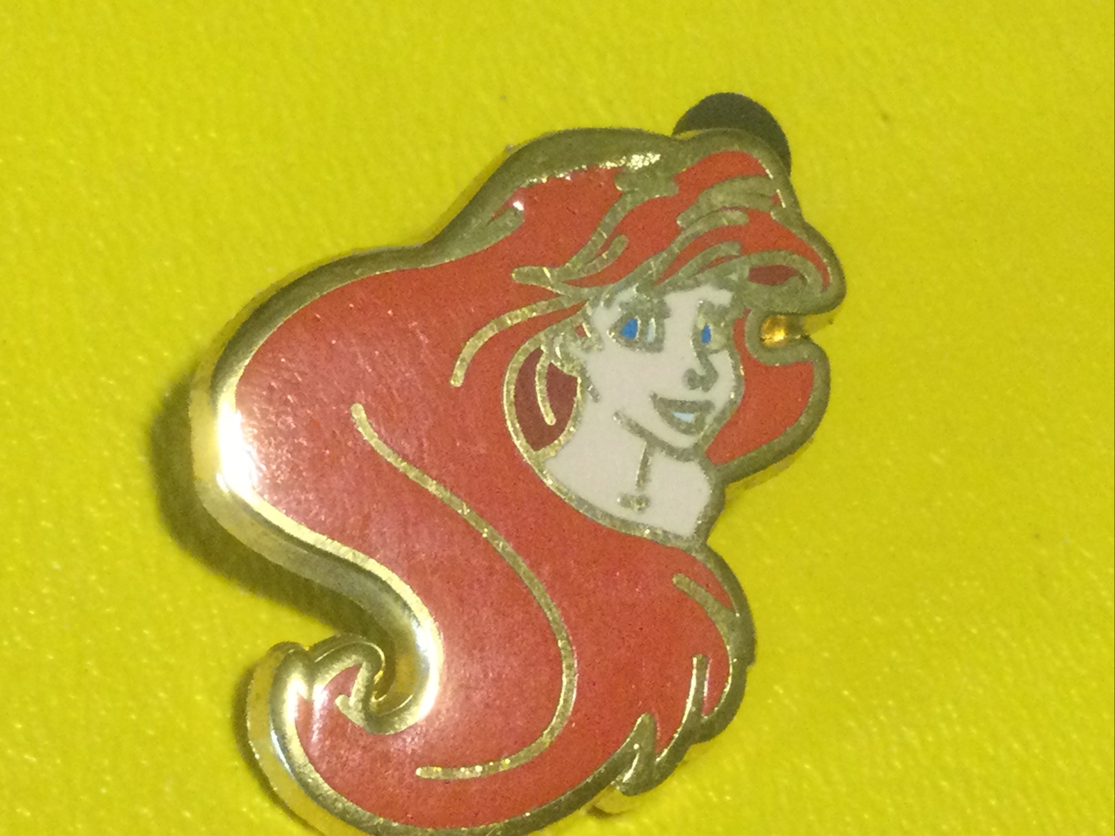 2004 Disney Official Trading Pin Ariel from The Little Mermaid 