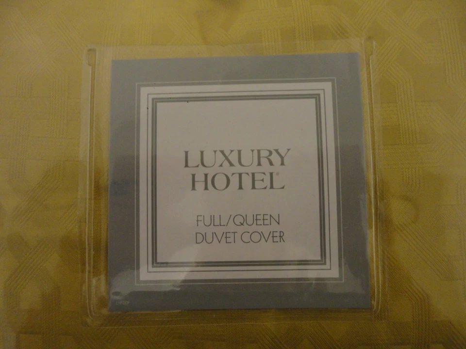 FUNDA NÓRDICA DORADA ATHENA HOTEL DE LUJO NUEVA DE STOCK - COMPLETA/QUEEN (90"x 96") - SIN USAR Foto 2 de 4