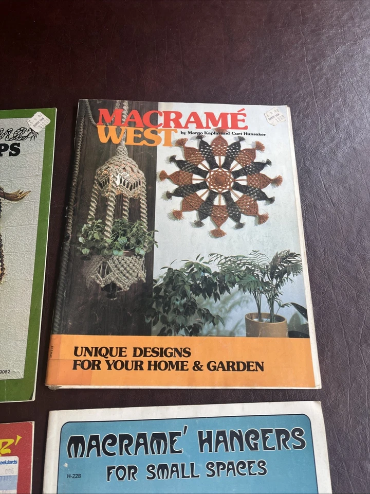 Rivista macramè anni 70 lotto di quattro appendiabiti piccoli spazi ovest piccolo cavo - Immagine 3 di 4