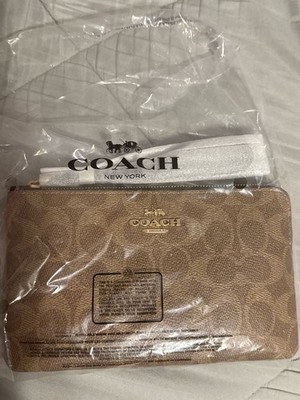 COACH  Outlet
