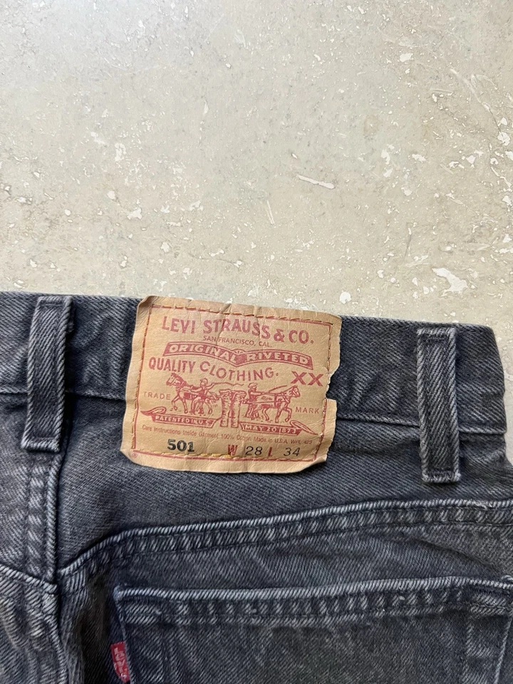 复古 Levis 501 黑色牛仔直筒纽扣门襟牛仔裤 28 90 年代美国制造 — 第 4/4 张图片