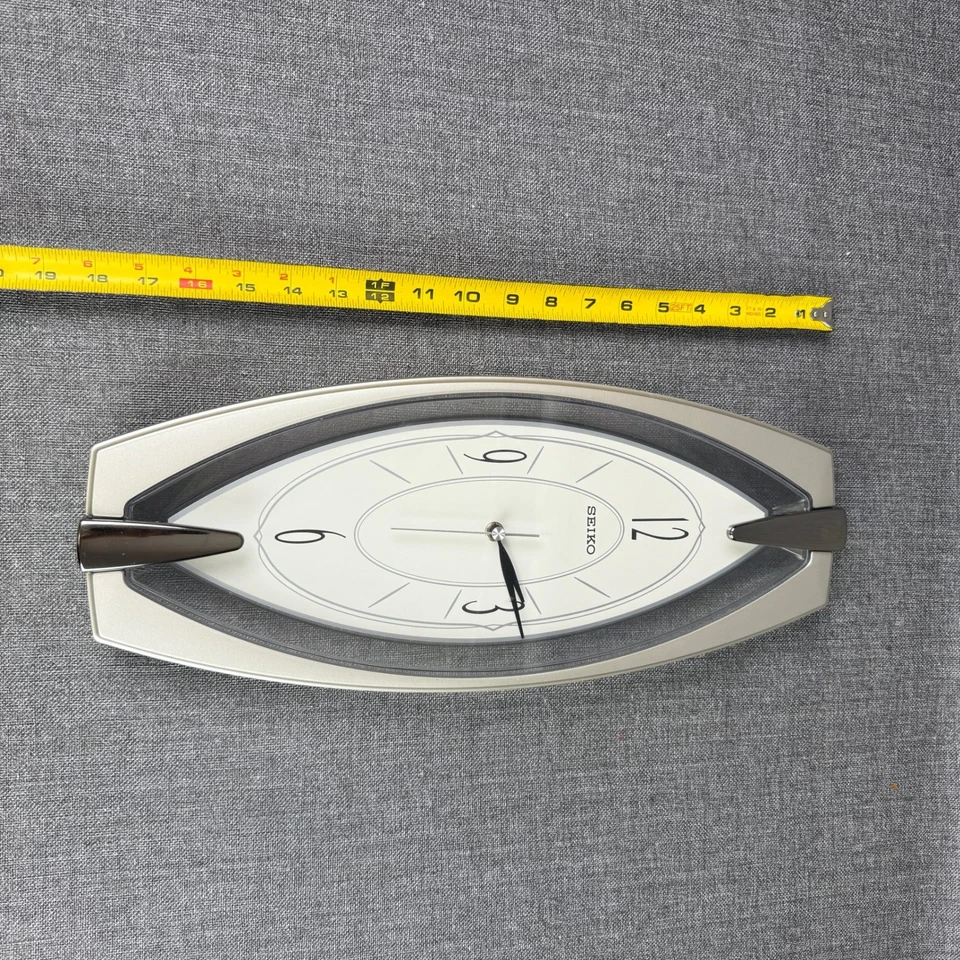 Reloj de Pared Seiko Modernista Acento Plateado Decoración Mediados de Siglo (Plástico) Foto 3 de 4