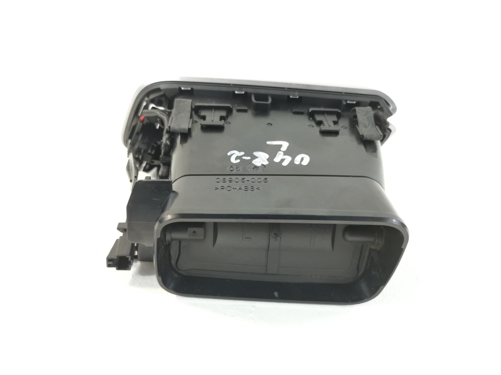 Maserati Ghibli S Q4 2014 Left Air vent P/N 6700190620