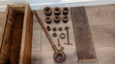 VINTAGE BEAVER No 3A PIPE THREADER SET 