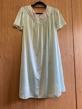 VTG Lorraine Ladies Pastel Green Floral Embroidered Neckline Nightgown MED USA