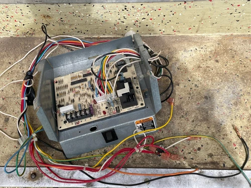 Carrier Bryant CEPL130438-01 Control Circuit Board HK42FZ013, 322210-401 Bracket