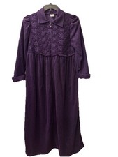Vintage Maryann s Purple Velour Ladies Robe Size Medium Long Housecoat USA Excel