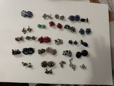 Lot Of 28 Vintage Pairs Of  Earrings Metal Rhinestone Pearl Plastic  Some Signed