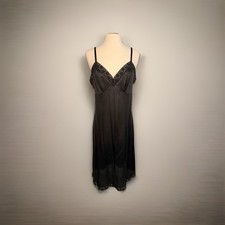 Vintage 80  s Vanity Fair Full Dress Slip Black Antron III Nylon Sz 38 Metric 44