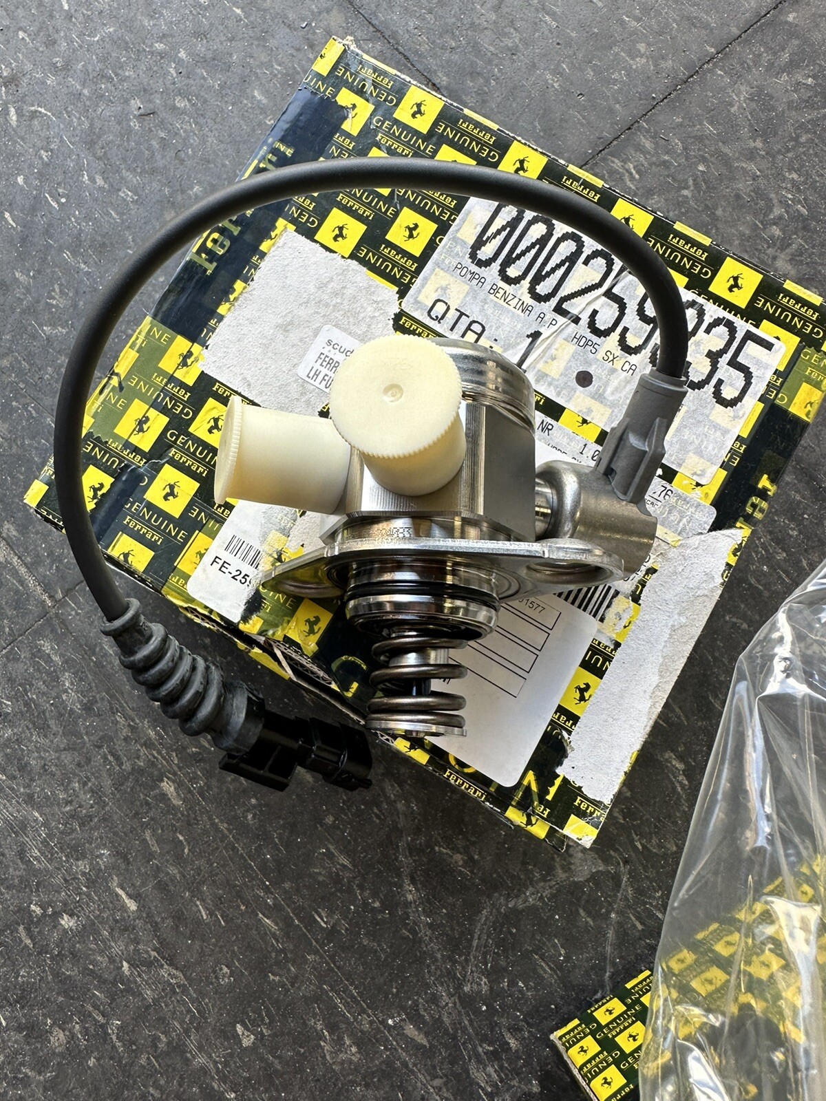 Ferrari  - Right & Left Fuel Pump - 259334 - 259335 LaFerrari F12 GT4lusso FF
