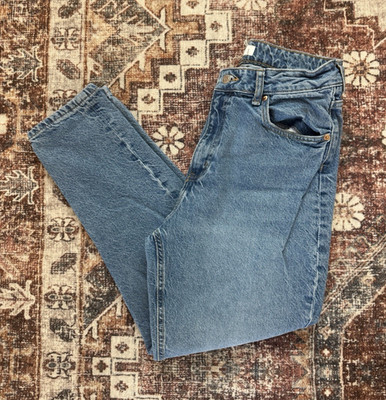 H&M Women s Blue Medium Wash Denim Cotton Tapered Jeans Button Zip 5-Pocket