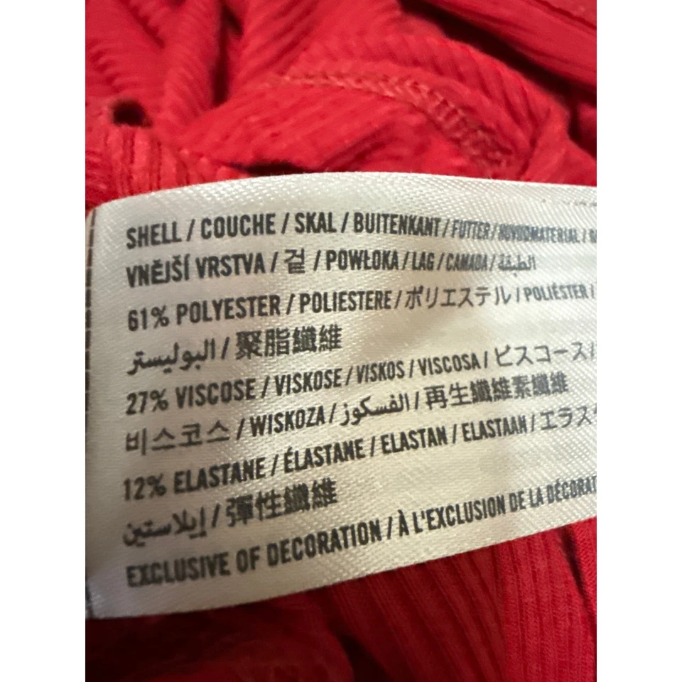 Camiseta corta Hollister roja de punto acanalado manga corta abierta torcida trasera talla XS Foto 4 de 4