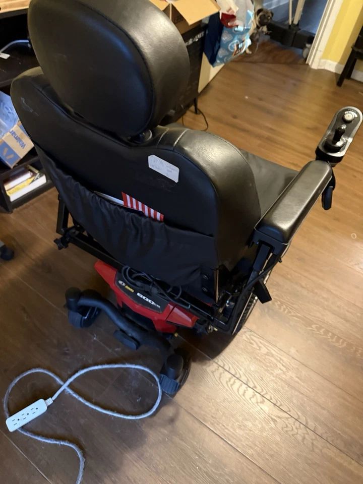 Silla de ruedas eléctrica con mando joystick y cargador Foto 2 de 4