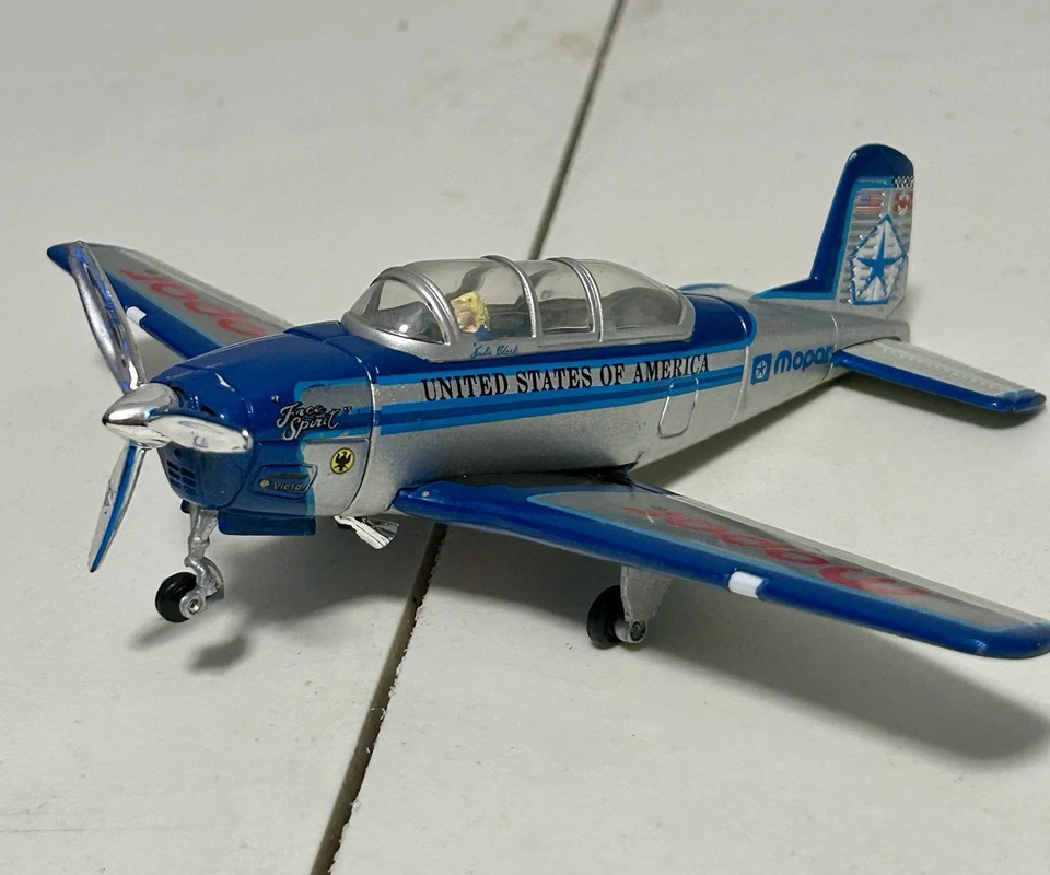Arco Aprox 8" Envergadura A9601 - Julie Clark's Mopar Beechcraft T-34 Foto 2 de 4