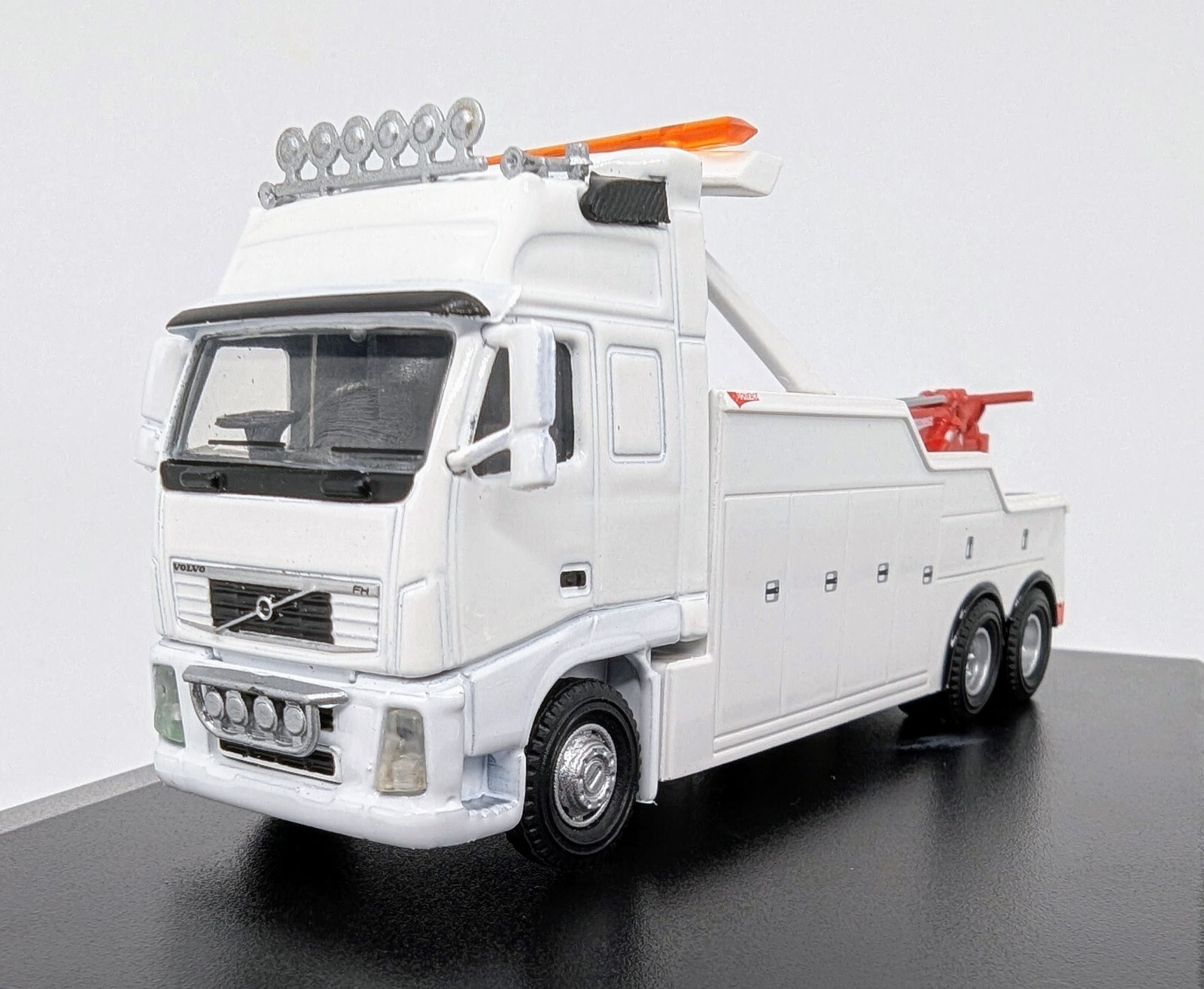 Oxford Diecast Volvo Boniface Recovery Vehicle White SP023