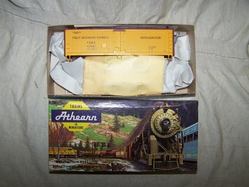 Athearn #5218 HO 40' Wood Reefer FGEX(kit) - Picture 19 of 20
