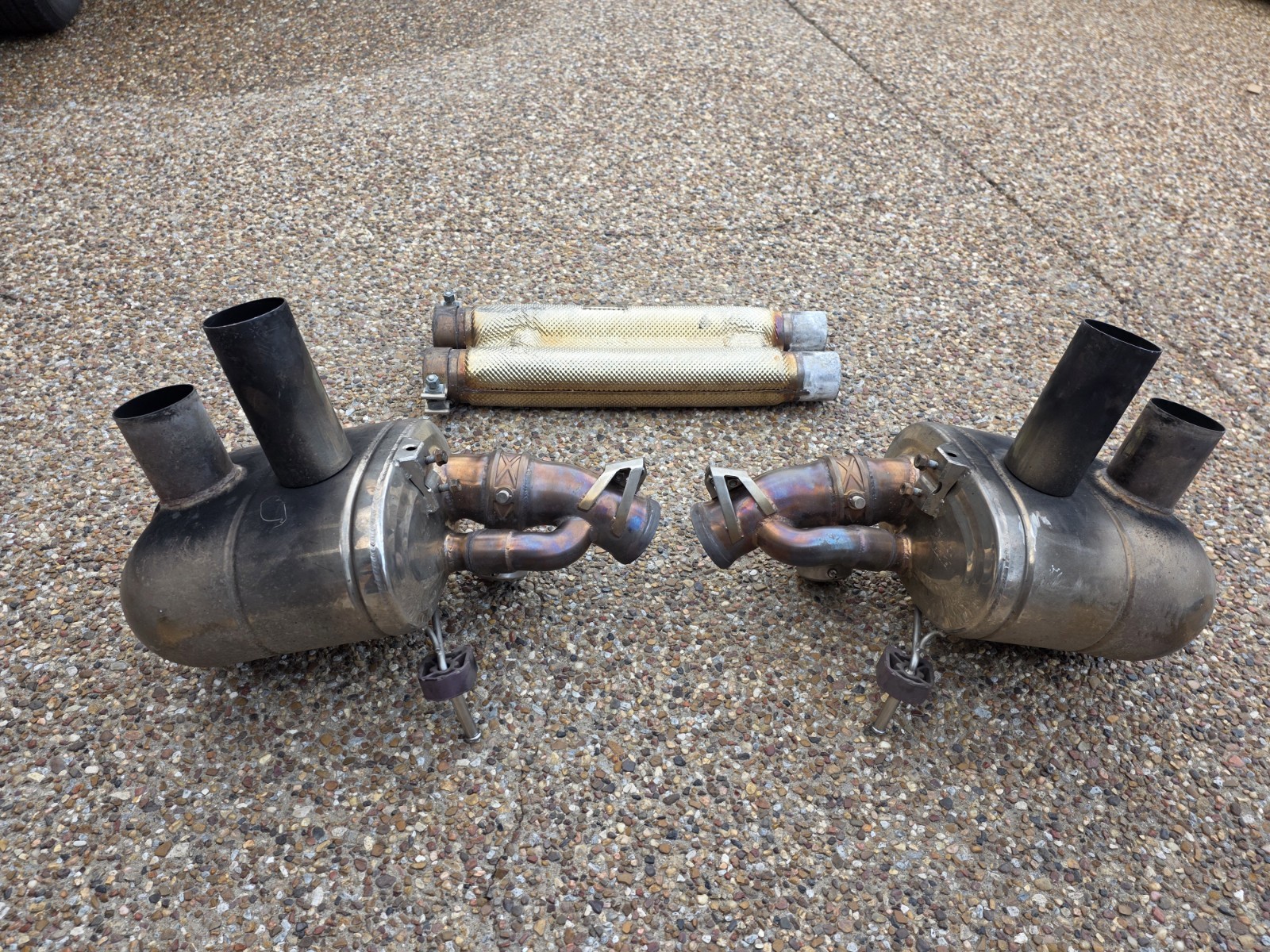 NOVITEC RACING FERRARI F12 BERLINETTA (L & R) EXHAUST MUFFLER SILENCER & H-PIPE