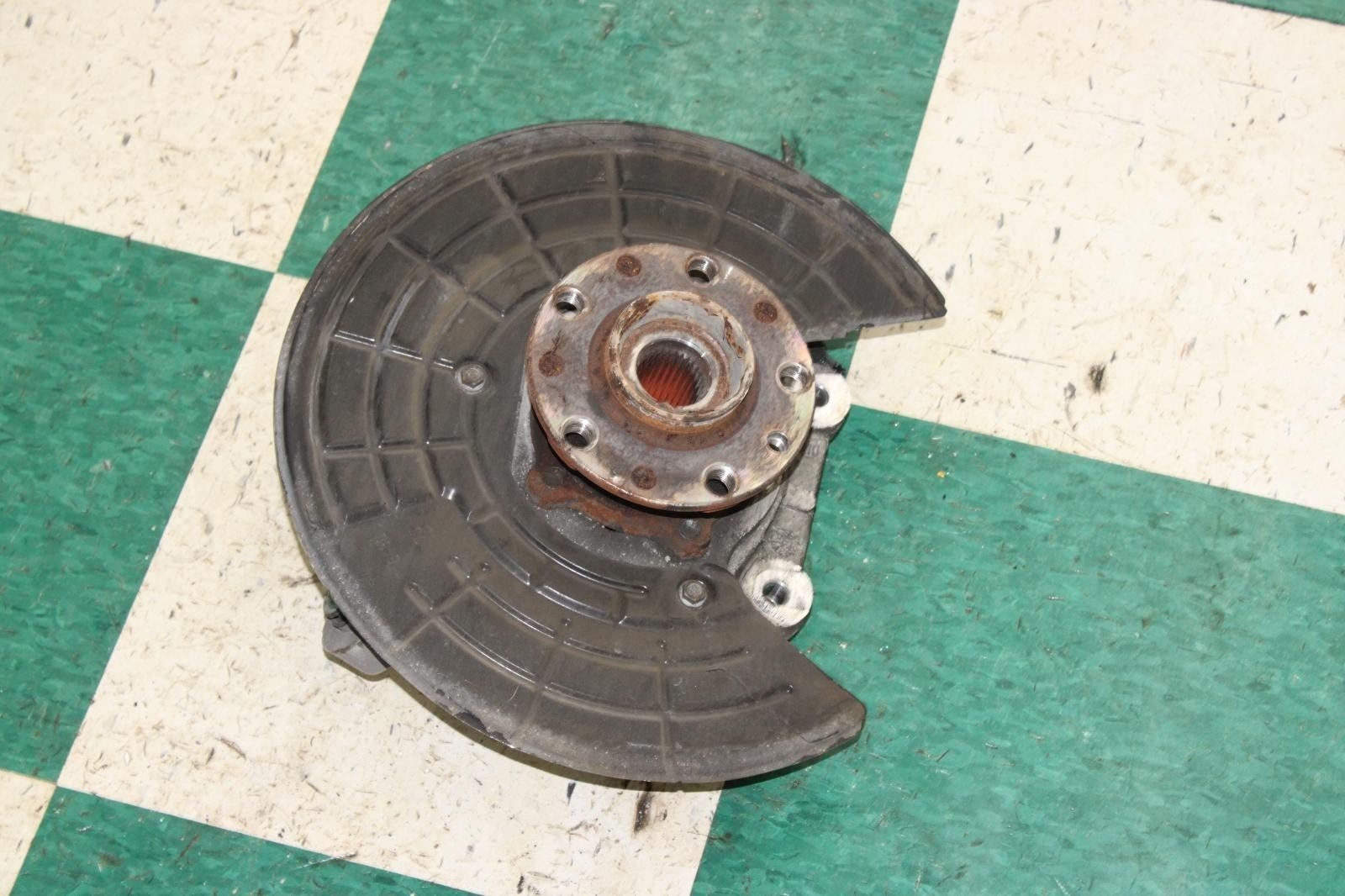 Maserati Ghibli 2014-2021 Rear Left Steering wheel hub
