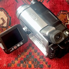Sony Handycam CCD-TRV138 Hi8 Camcorder 20x Op...