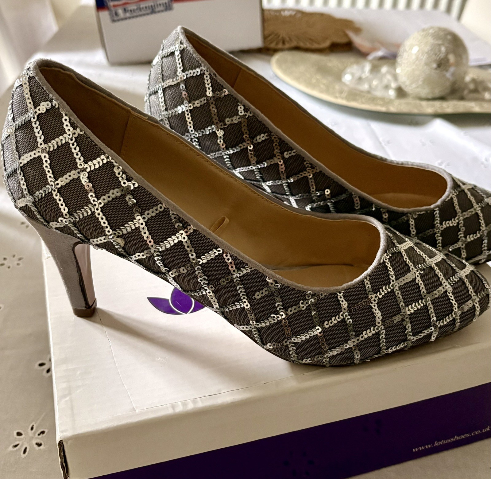 Zapatos Lotus Lucia Damas Plateados Talla 8 Excelente Estado (usados)