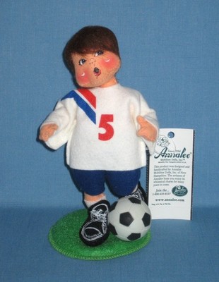 ANNALEE 7'' Kid Kicking Soccer Ball ~ Collector Kids Series ~ NWT ~ USA '00-01