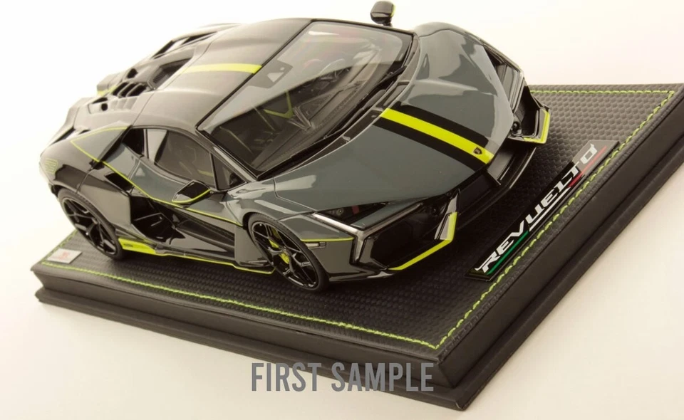 Lamborghini Revuelto Grigio Telesto en escala 1:18 de MR Collection Foto 2 de 4