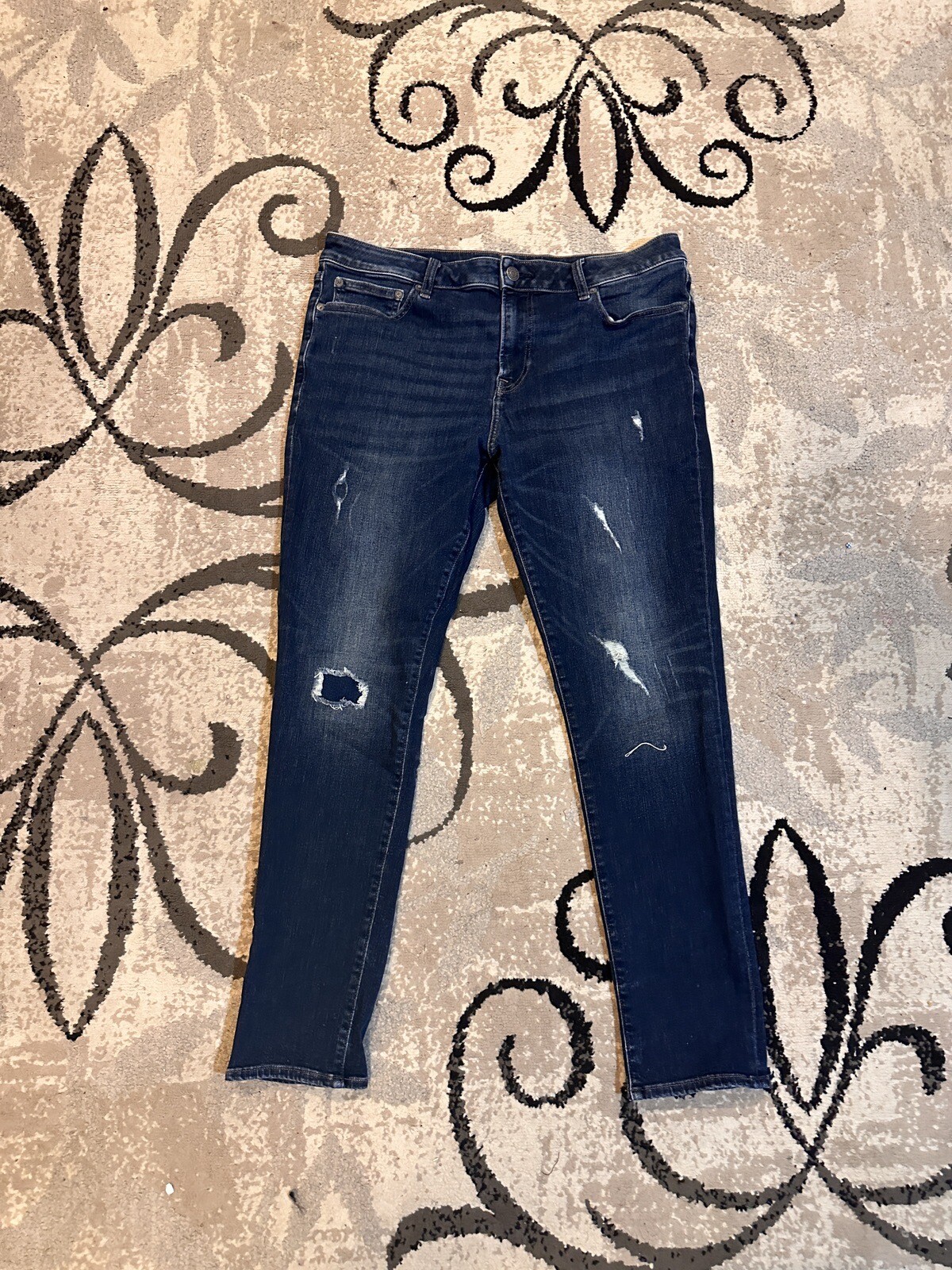 EXPRESS Skinny Ripped Jeans in 36x32 for a Stylish Fit-image