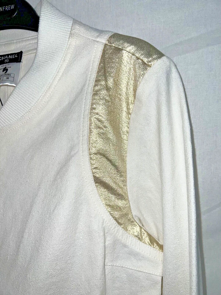 CHANEL Boutique, Bomber Jacket in White Linen and Gold Lurex - Image 4 of 4