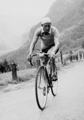 Photo Ancienne – Gino Bartali Vainqueur Du Tour De Suisse 1948 – Suisse/Allemagne