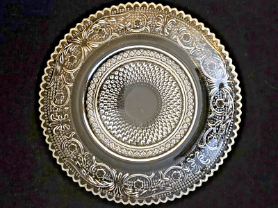 Crystal Clear Industries Trellis 5.75'' Bread Plate Sandwich Glass