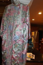 Victoria's Secret Satin pink Floral rose pattern Robe Ladies S circa 1990 b138